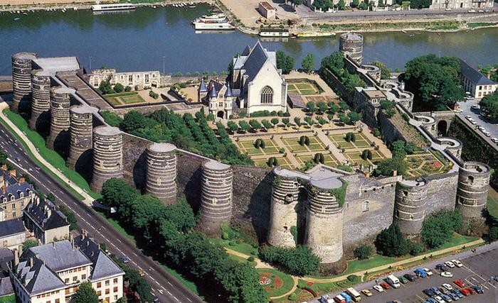 Angers - Immobilier - CENTURY 21 Maison Sabot - Château d'Angers et ses 17 tours